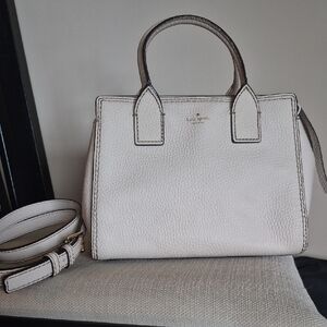 Elegant White Leather Handbag